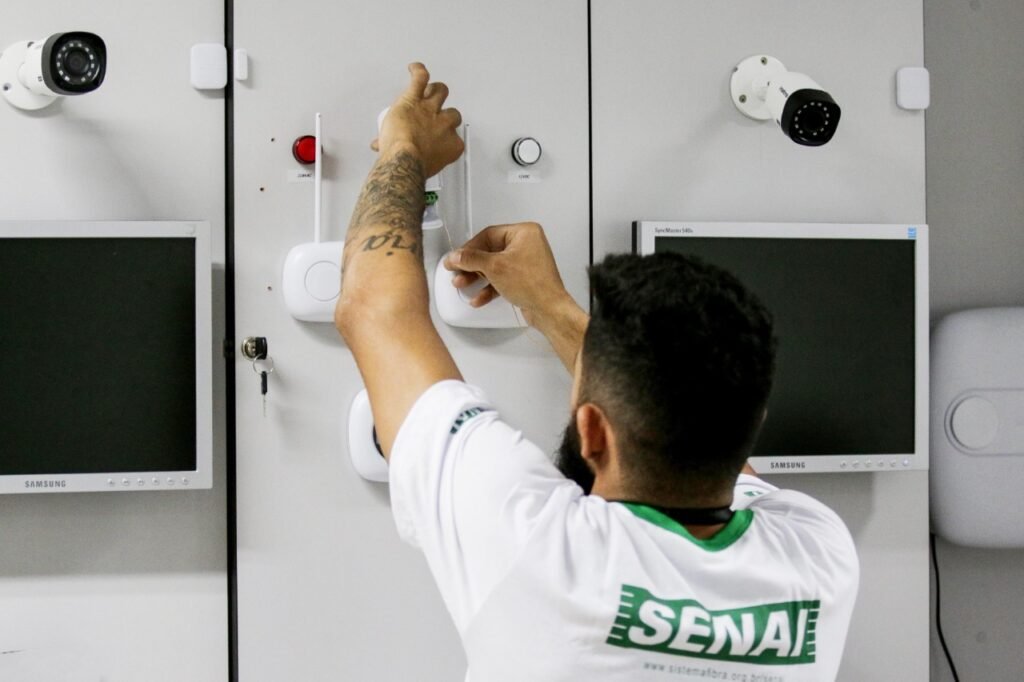 SENAI abre capacitação gratuita para PCDs e público 50+ SENAI abre capacitação gratuita para PCDs e público 50+