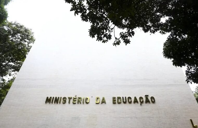 Sai lista de cursos superiores semipresenciais autorizados pelo MEC