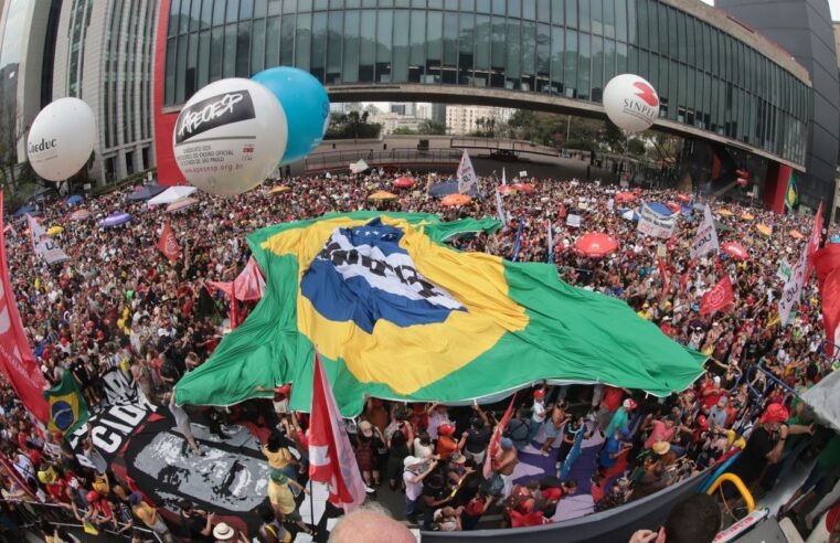 São Paulo tem 42 mil pessoas em ato contra PEC da Blindagem e anistia