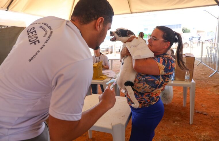 Serviços gratuitos atraem público em edição do GDF Mais Perto do Cidadão no Riacho Fundo II