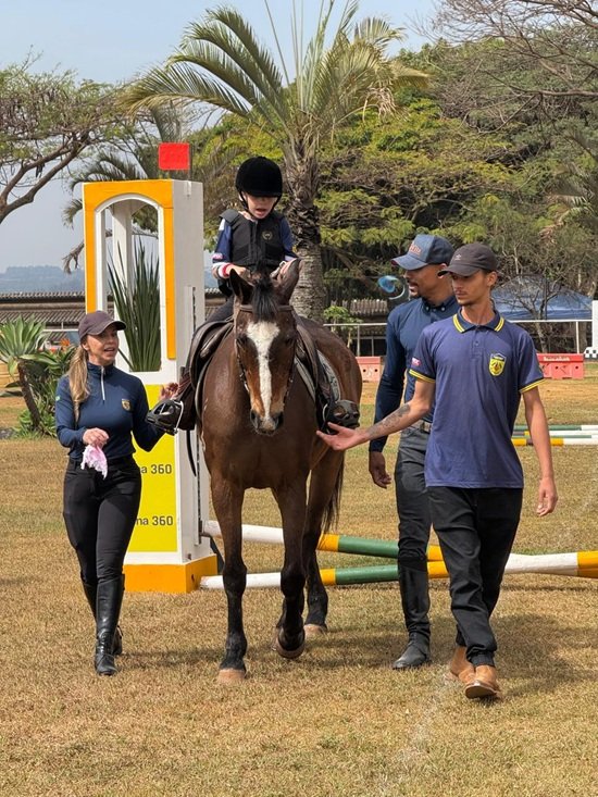 Torneio de Hipismo Adaptado reúne atletas e centros de equoterapia no DF Torneio de Hipismo Adaptado reúne atletas e centros de equoterapia no DF