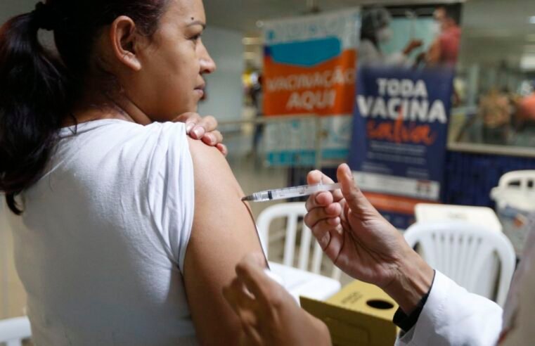 Vacina da covid também protege contra complicações cardíacas da doença