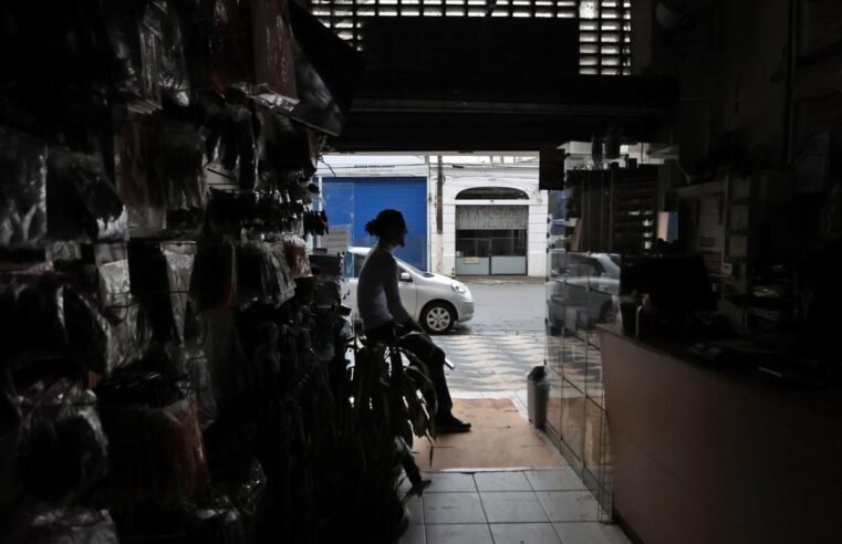 Vendavais, quedas de árvores e desabamentos deixam 8 feridos em SP