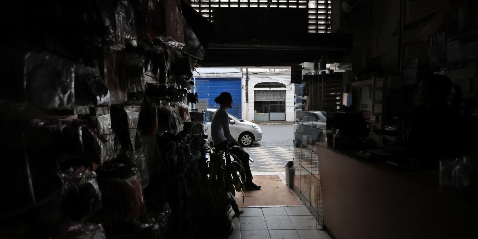 Vendavais, quedas de árvores e desabamentos deixam 8 feridos em SP Vendavais, quedas de árvores e desabamentos deixam 8 feridos em SP