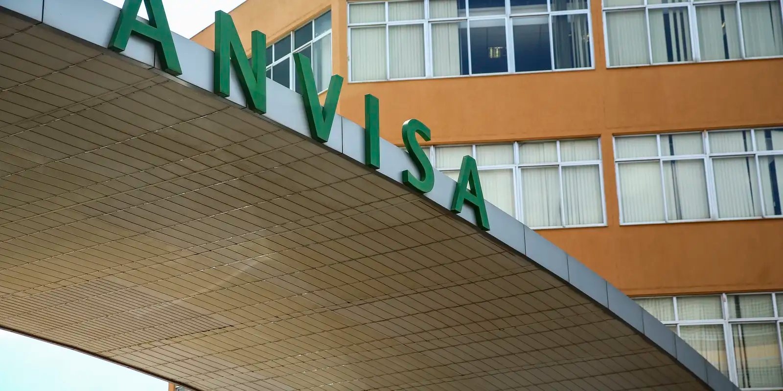 Anvisa suspende ampolas de glicose e importação de radiofármacos Anvisa suspende ampolas de glicose e importação de radiofármacos