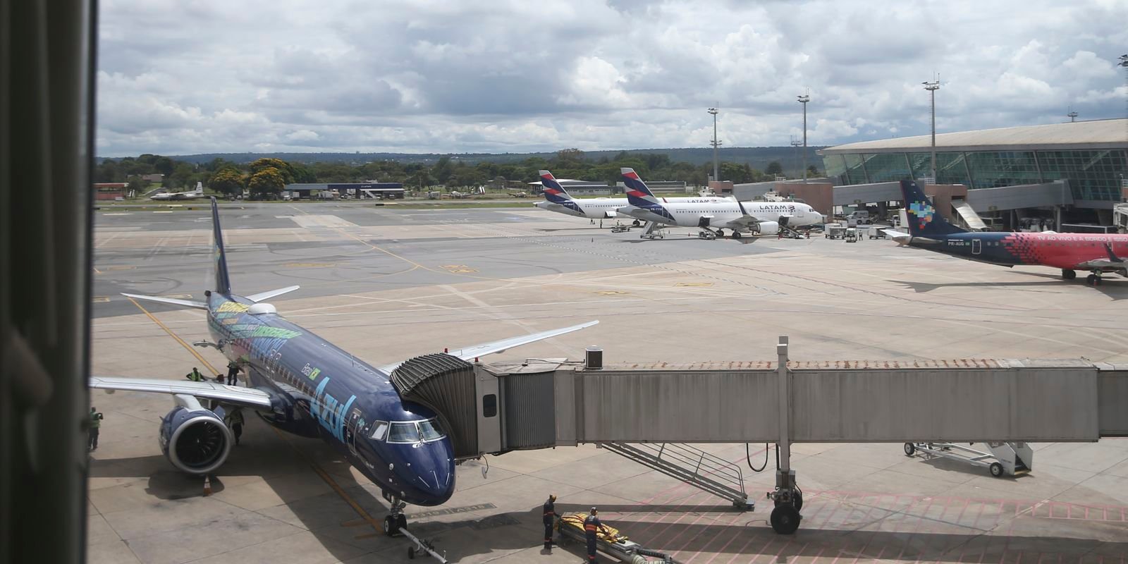 Avião supera ônibus como segundo meio mais comum de viagens pessoais Avião supera ônibus como segundo meio mais comum de viagens pessoais