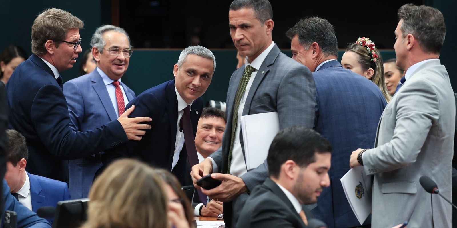 CCJ da Câmara suspende ação penal no STF contra deputado Gayer CCJ da Câmara suspende ação penal no STF contra deputado Gayer
