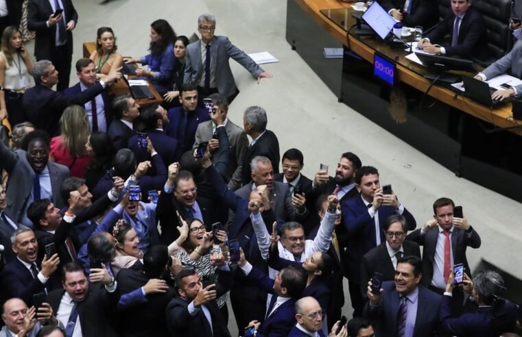 Câmara aprova retirada da MP do IOF da pauta; texto caduca