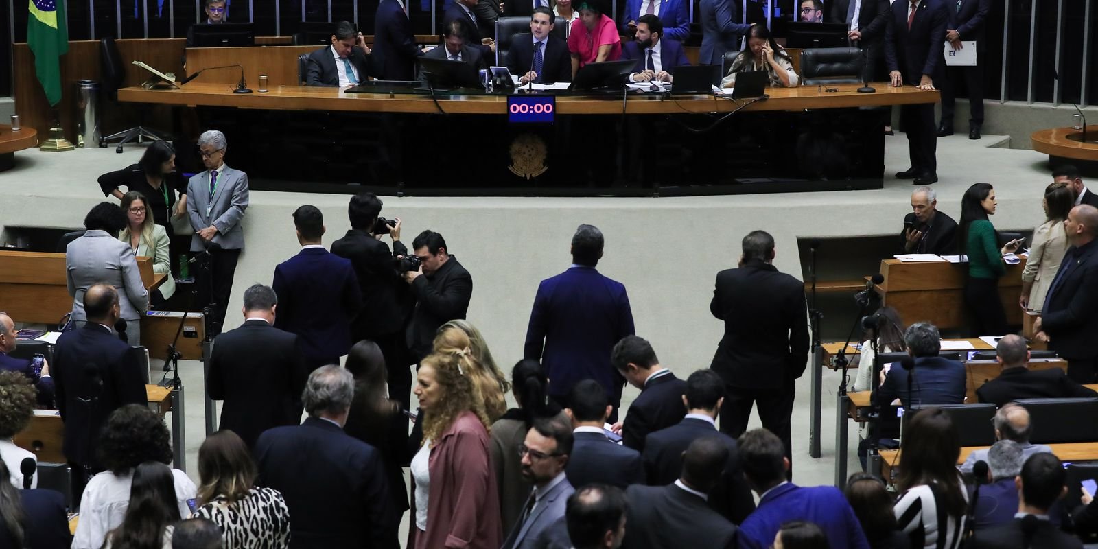 Câmara aprova urgência para votar projeto que cria Bancada Cristã Câmara aprova urgência para votar projeto que cria Bancada Cristã