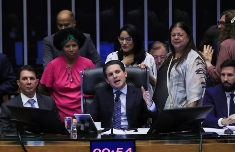 Câmara dos Deputados aprova licença menstrual de até 2 dias Câmara dos Deputados aprova licença menstrual de até 2 dias