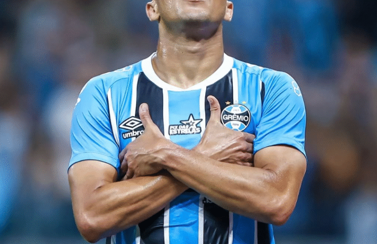 Carlos Vinícius brilha, Grêmio vence Juventude e mantém tabu de 20 anos