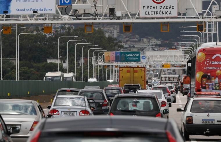 Carro é o principal meio de transporte para o trabalho, diz Censo