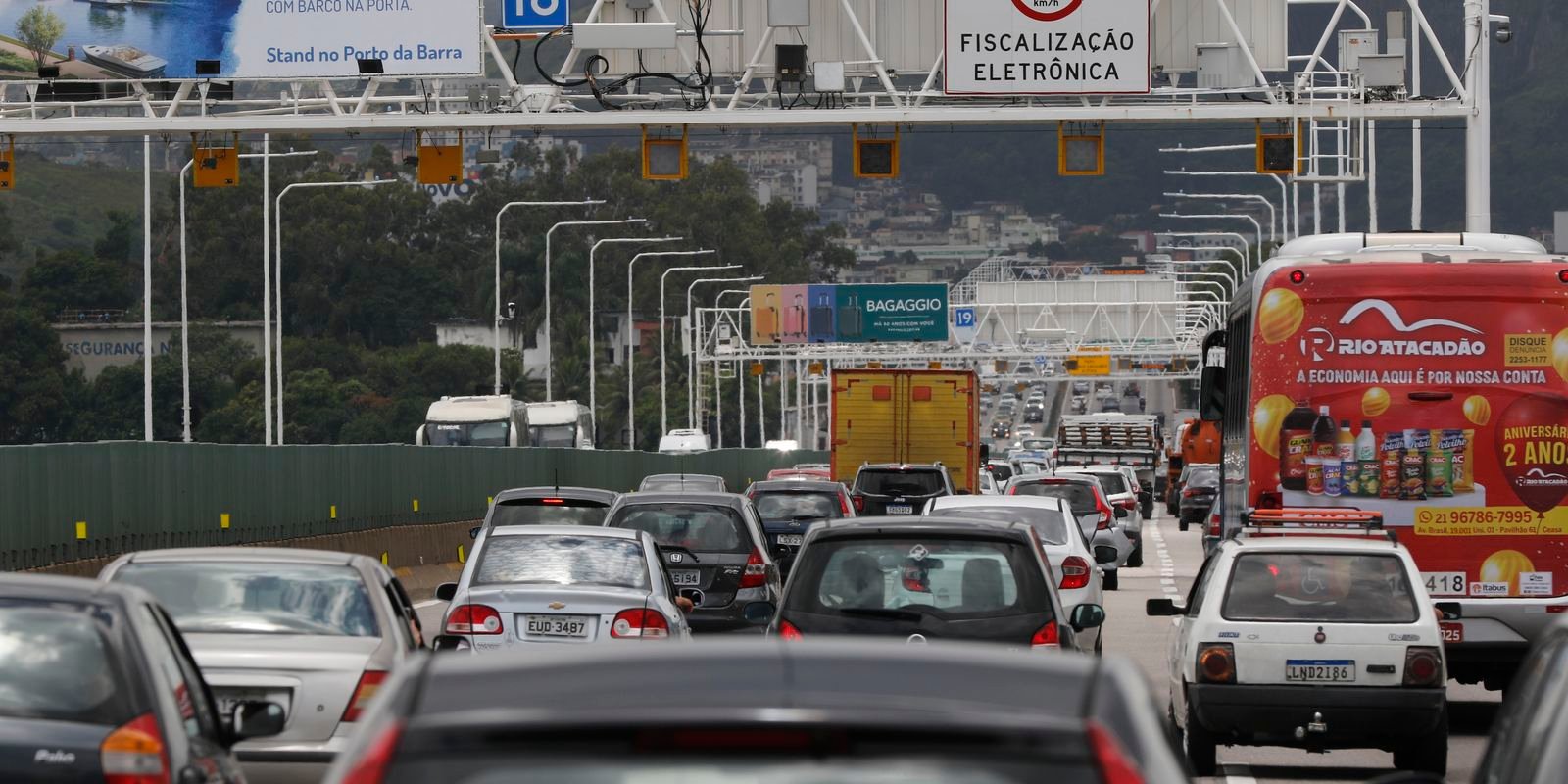 Carro é o principal meio de transporte para o trabalho, diz Censo Carro é o principal meio de transporte para o trabalho, diz Censo