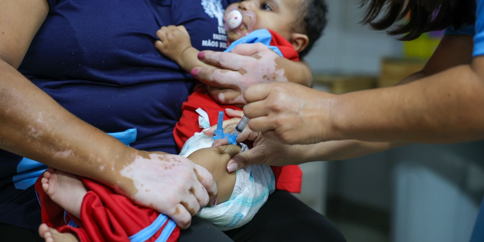 Casos de coqueluche crescem e provocam internações e mortes Casos de coqueluche crescem e provocam internações e mortes