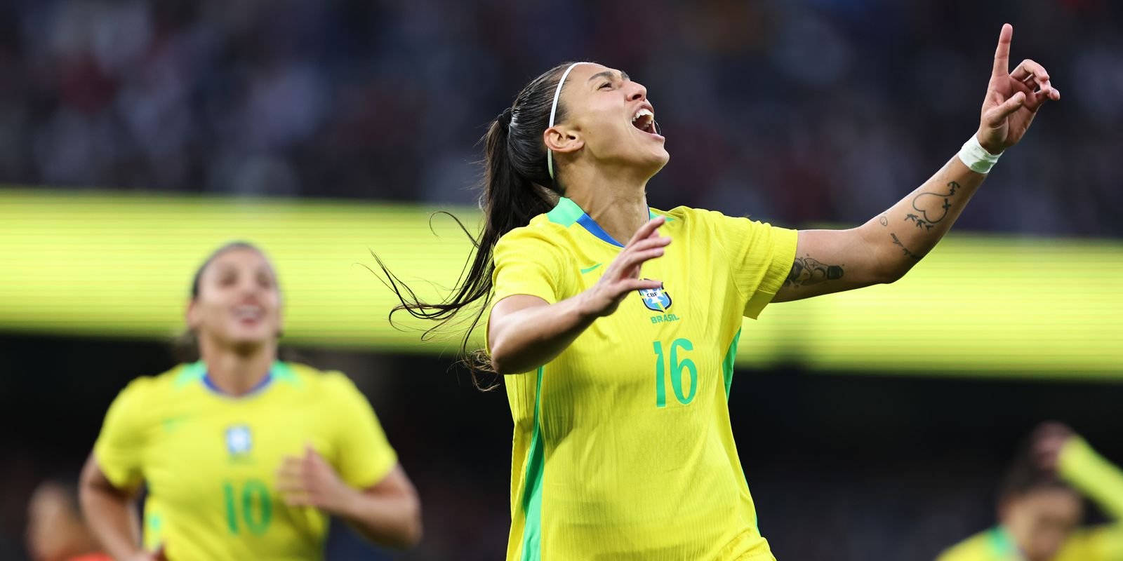 Com uma a menos, seleção feminina vence amistoso contra Inglaterra