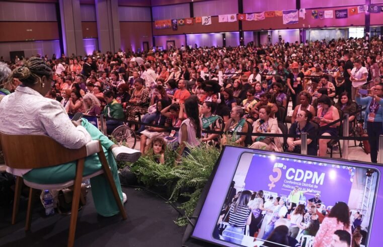 Conferencistas exigem políticas para todas as “mulheridades”