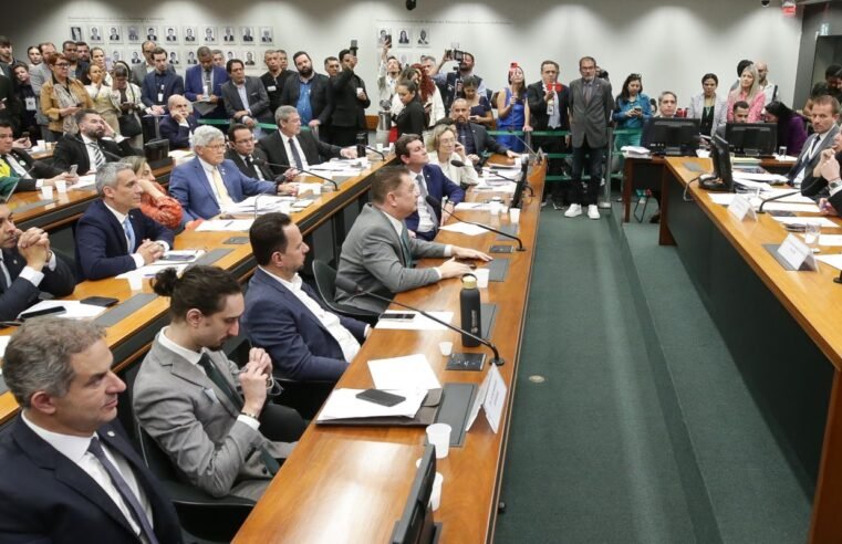 Conselho de Ética arquiva representação contra Eduardo Bolsonaro