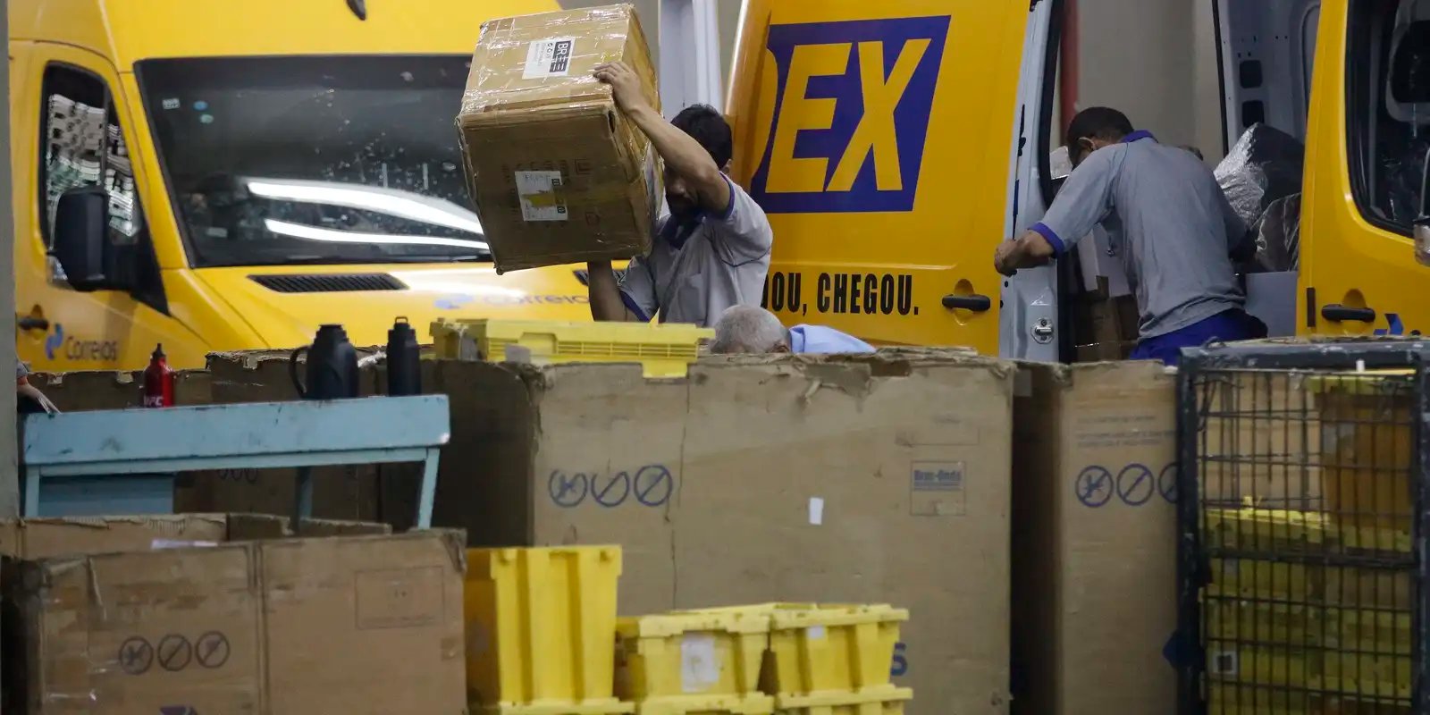 Correios negociam empréstimo de R$ 20 bilhões para equilibrar contas Correios negociam empréstimo de R$ 20 bilhões para equilibrar contas
