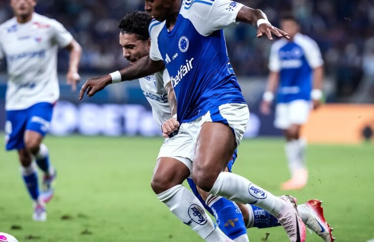 Cruzeiro vence e permanece na cola dos líderes do Brasileiro