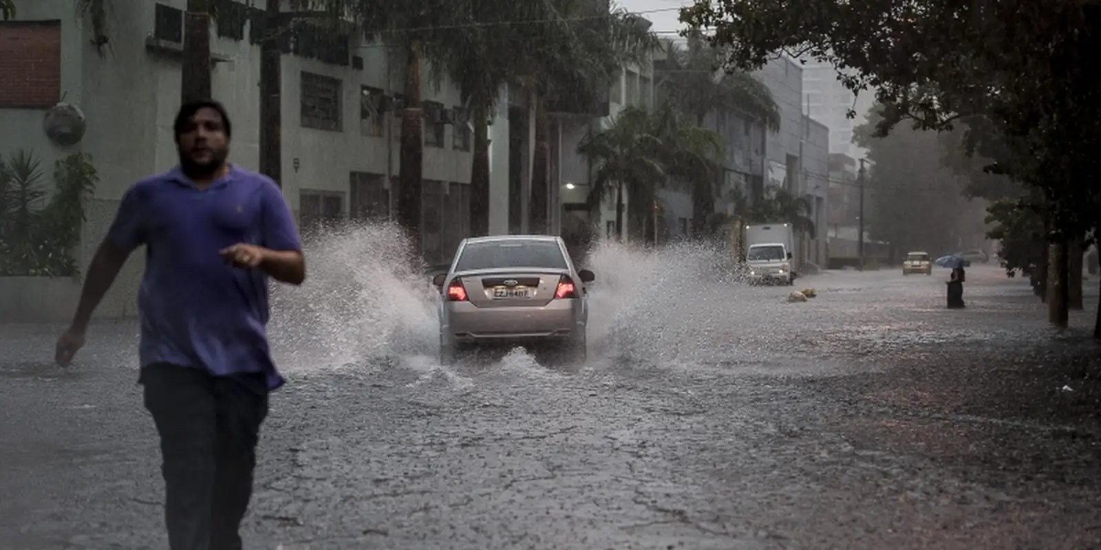 Defesa Civil emite alerta severo para capital paulista Defesa Civil emite alerta severo para capital paulista