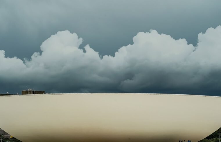 Deputados pedem investigação federal sobre megaoperação no Rio