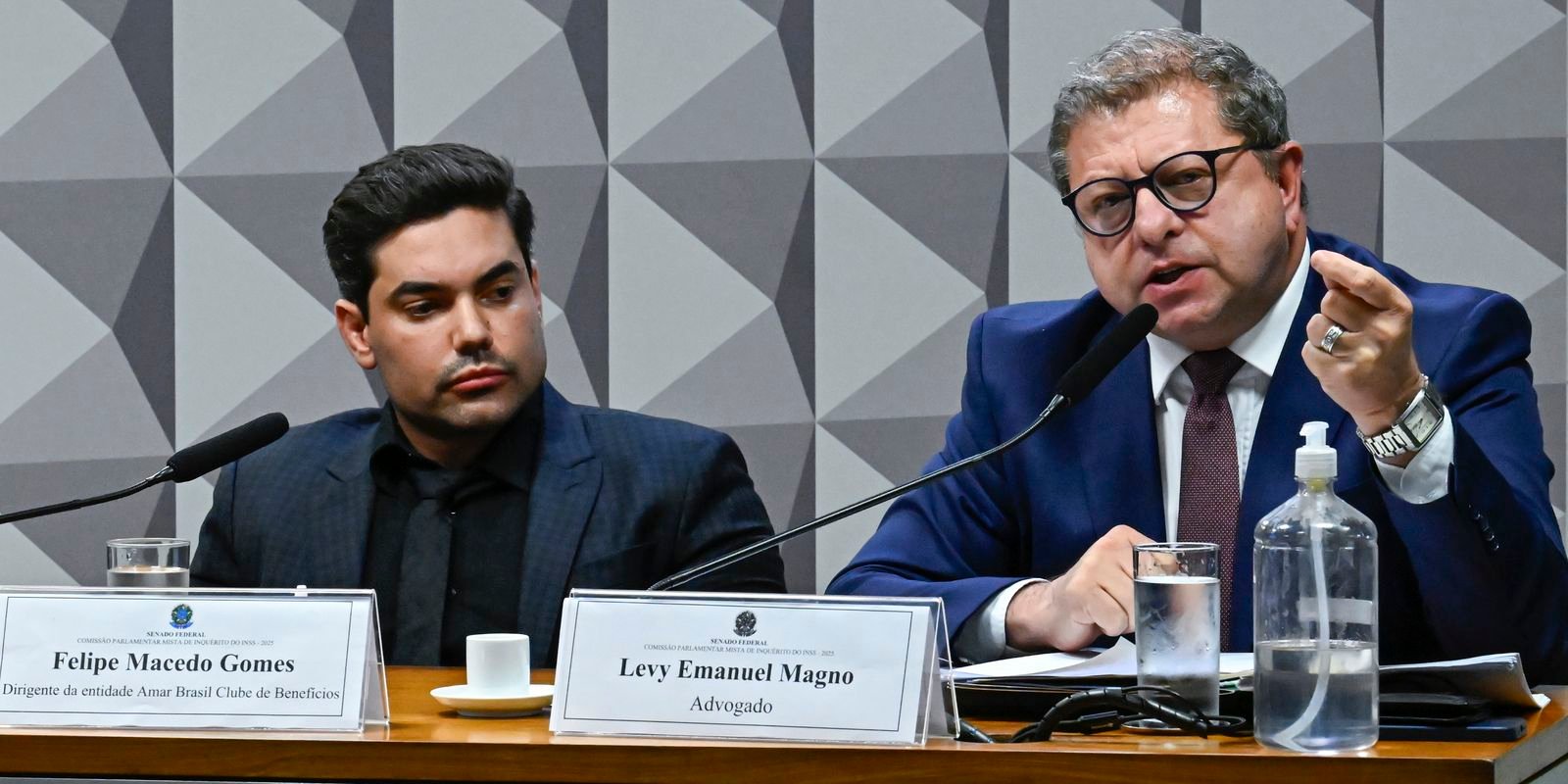 Deputados pedem prisão de ex-presidente de entidade por silêncio em CPMI Deputados pedem prisão de ex-presidente de entidade por silêncio em CPMI