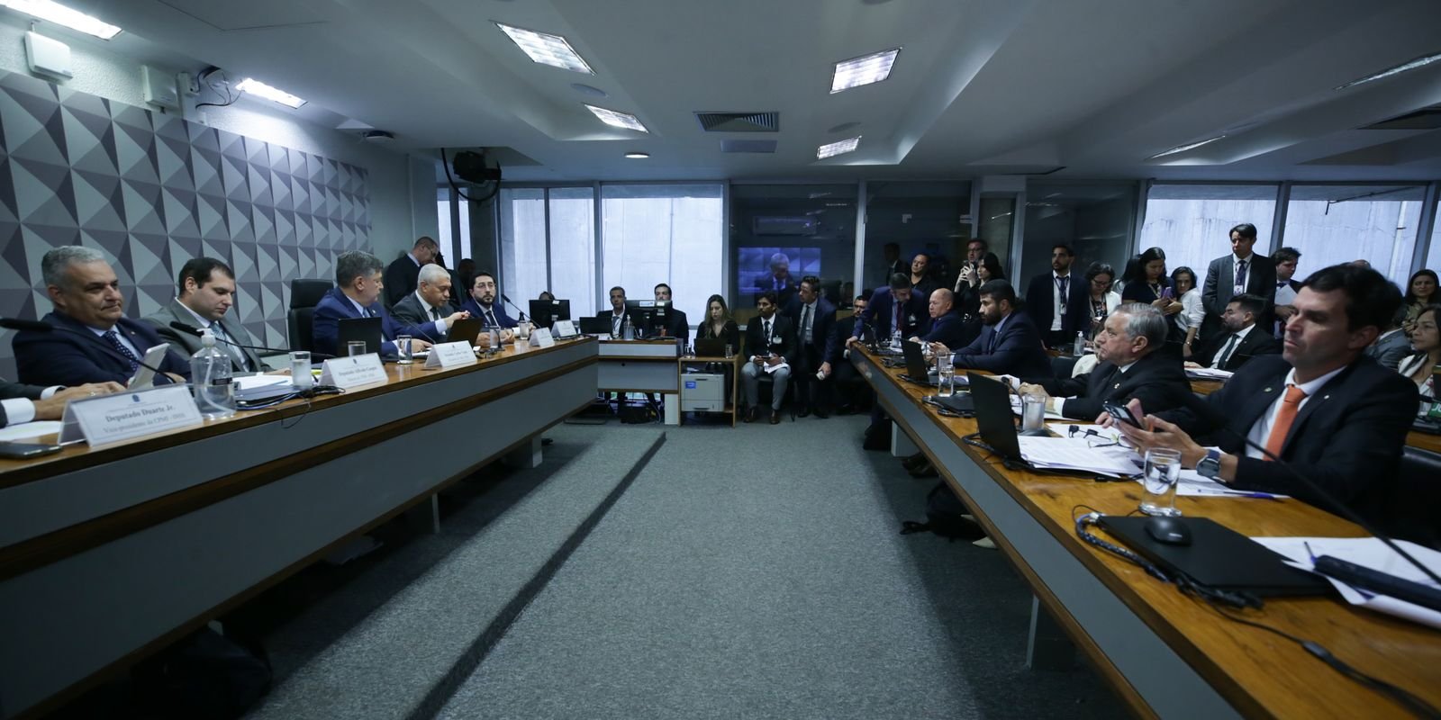 Dino autoriza silêncio de presidente de sindicato na CPMI do INSS Dino autoriza silêncio de presidente de sindicato na CPMI do INSS