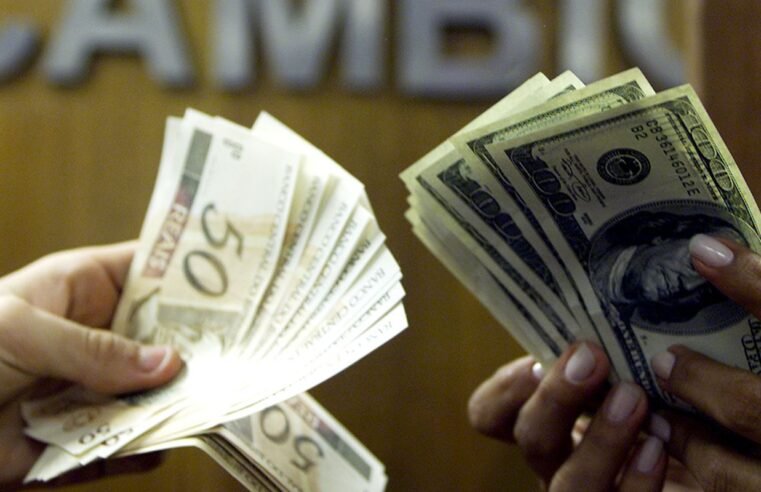 Dólar cai para R$ 5,31 após conversa entre Lula e Trump