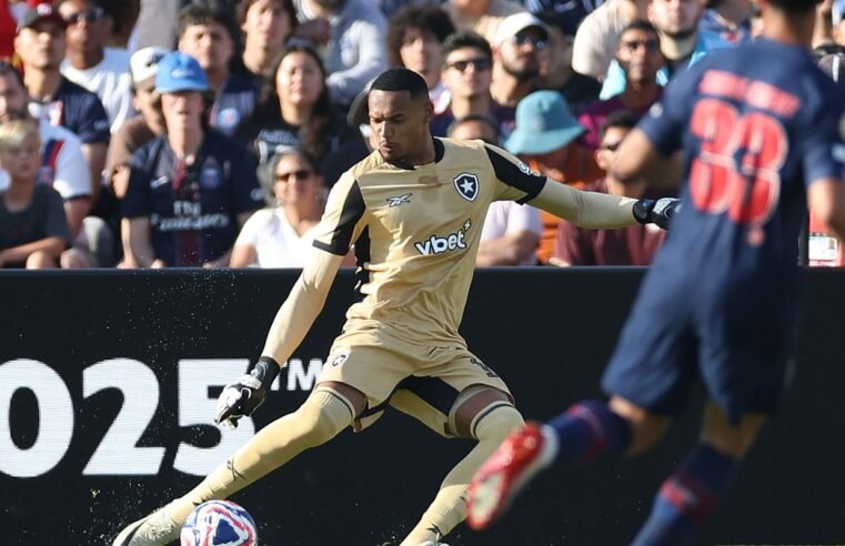 Ederson se machuca e John, ex-Botafogo, é convocado para amistosos