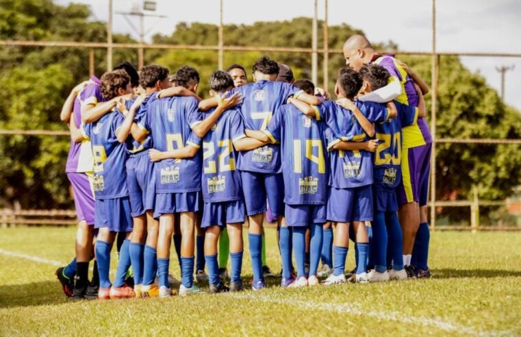 Esportes podem resultar em diferentes benefícios às crianças, mas é necessário dosar a carga, alerta professora