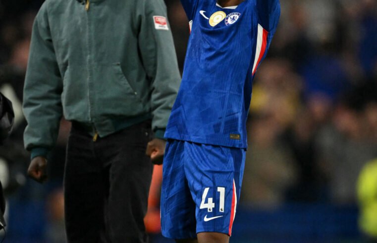 Estêvão marca primeiro gol pelo Chelsea em vitória sobre o Liverpool