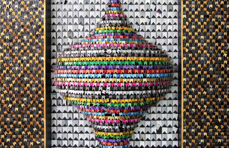 Exposição no Rio valoriza imaginário periférico de Deneir Martins