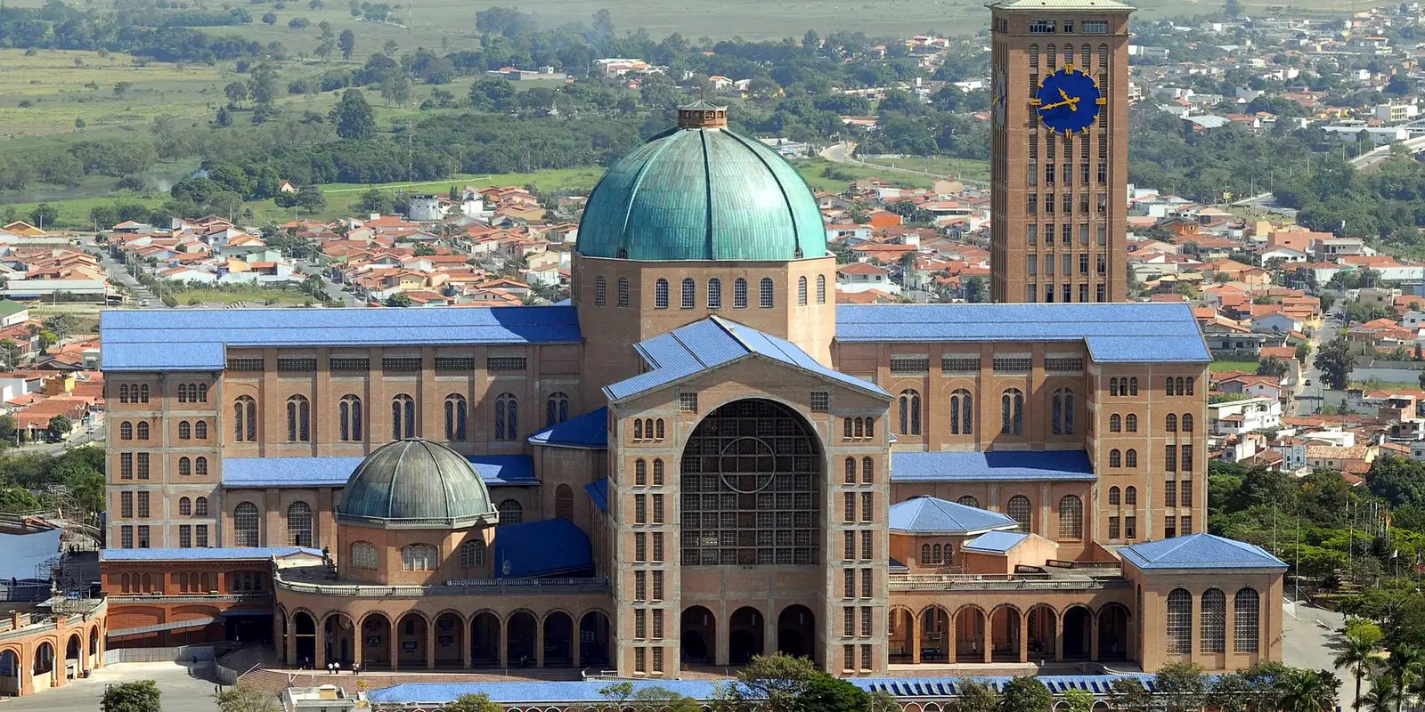 Festa da Padroeira reuniu mais de 494 mil pessoas em Aparecida Festa da Padroeira reuniu mais de 494 mil pessoas em Aparecida