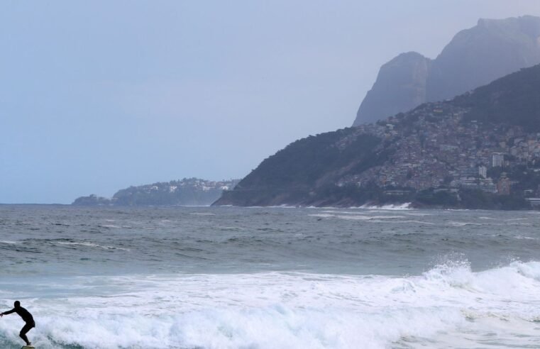 Fim de semana no Rio terá mar de ressaca e frente fria