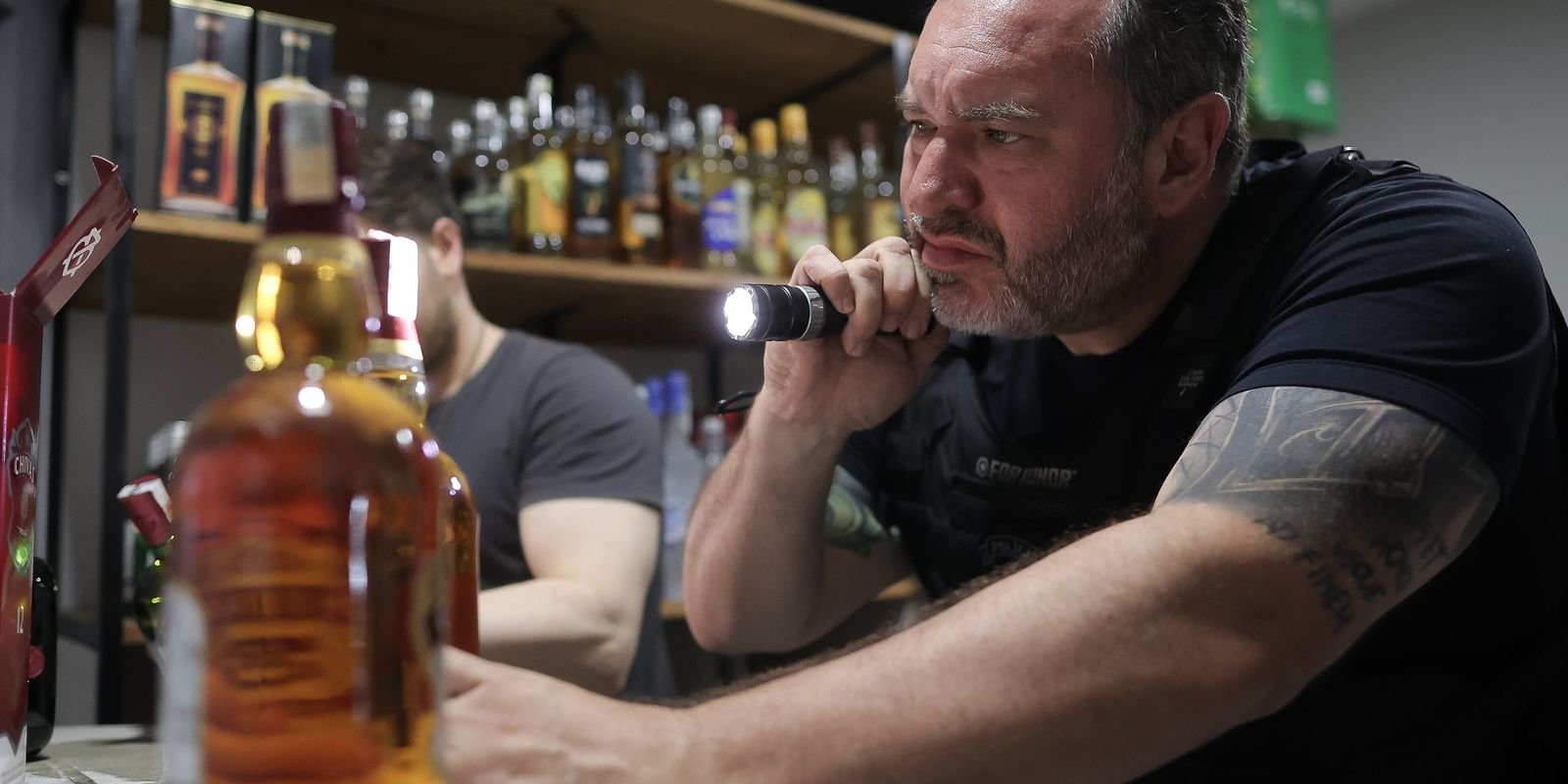 Fiscalização apreende mais de 7 mil garrafas de bebidas em São Paulo Fiscalização apreende mais de 7 mil garrafas de bebidas em São Paulo