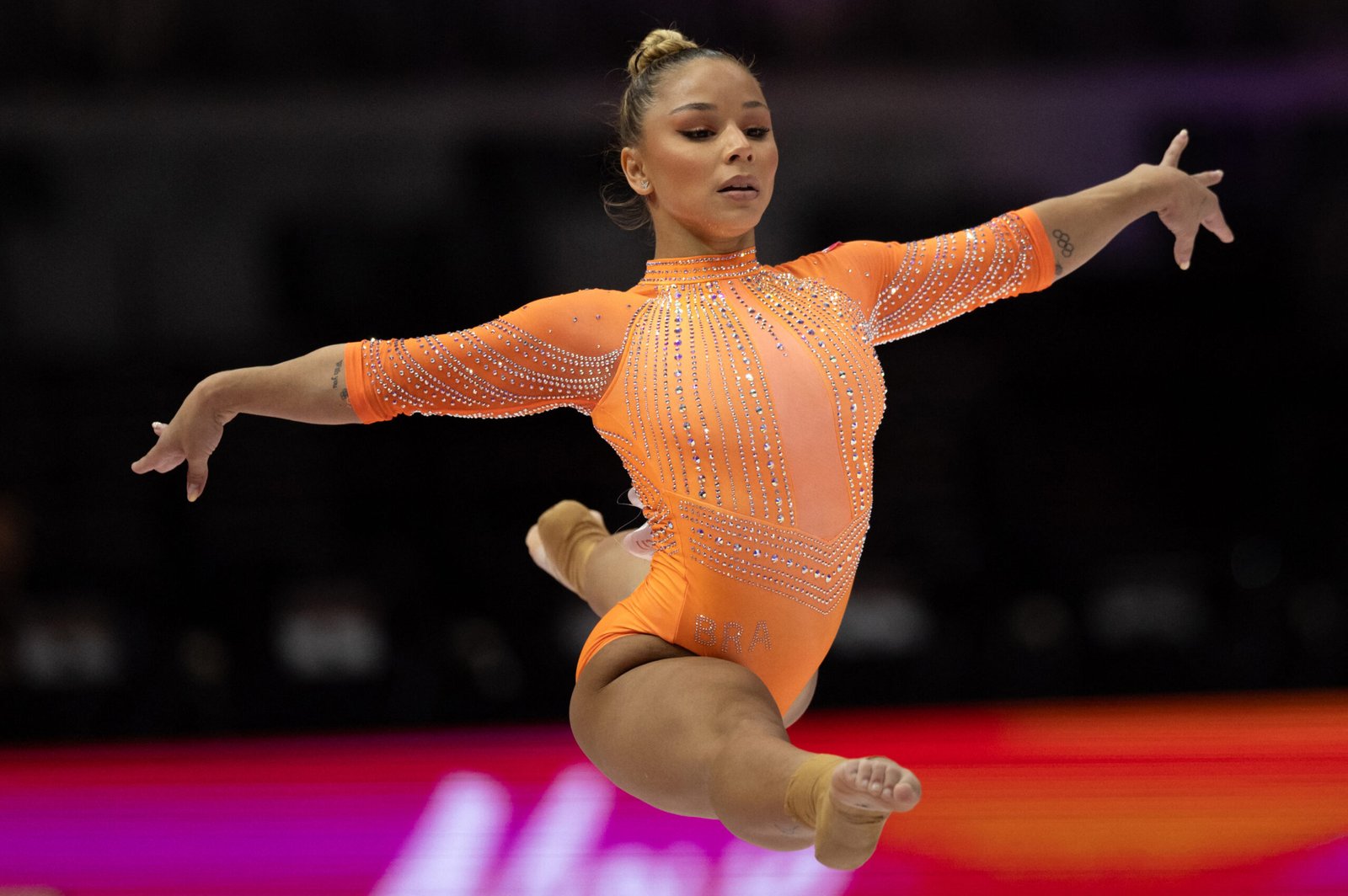 Flávia Saraiva vai bem na trave, mas termina em 4º no Mundial de Ginástica