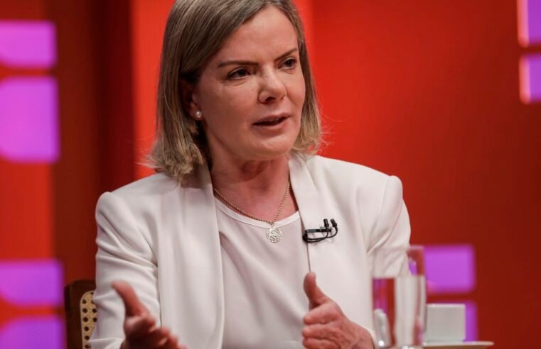 Gleisi diz que políticos de direita querem EUA intervindo no Brasil