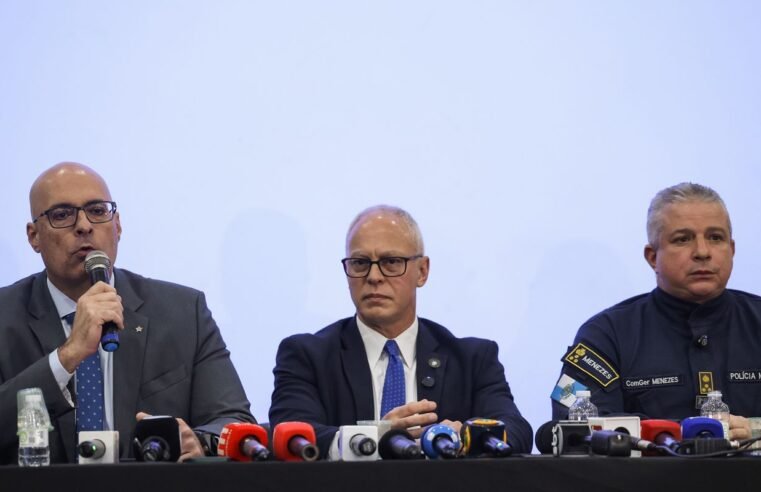 Governo do Rio estima 119 mortes; moradores retiram corpos da mata