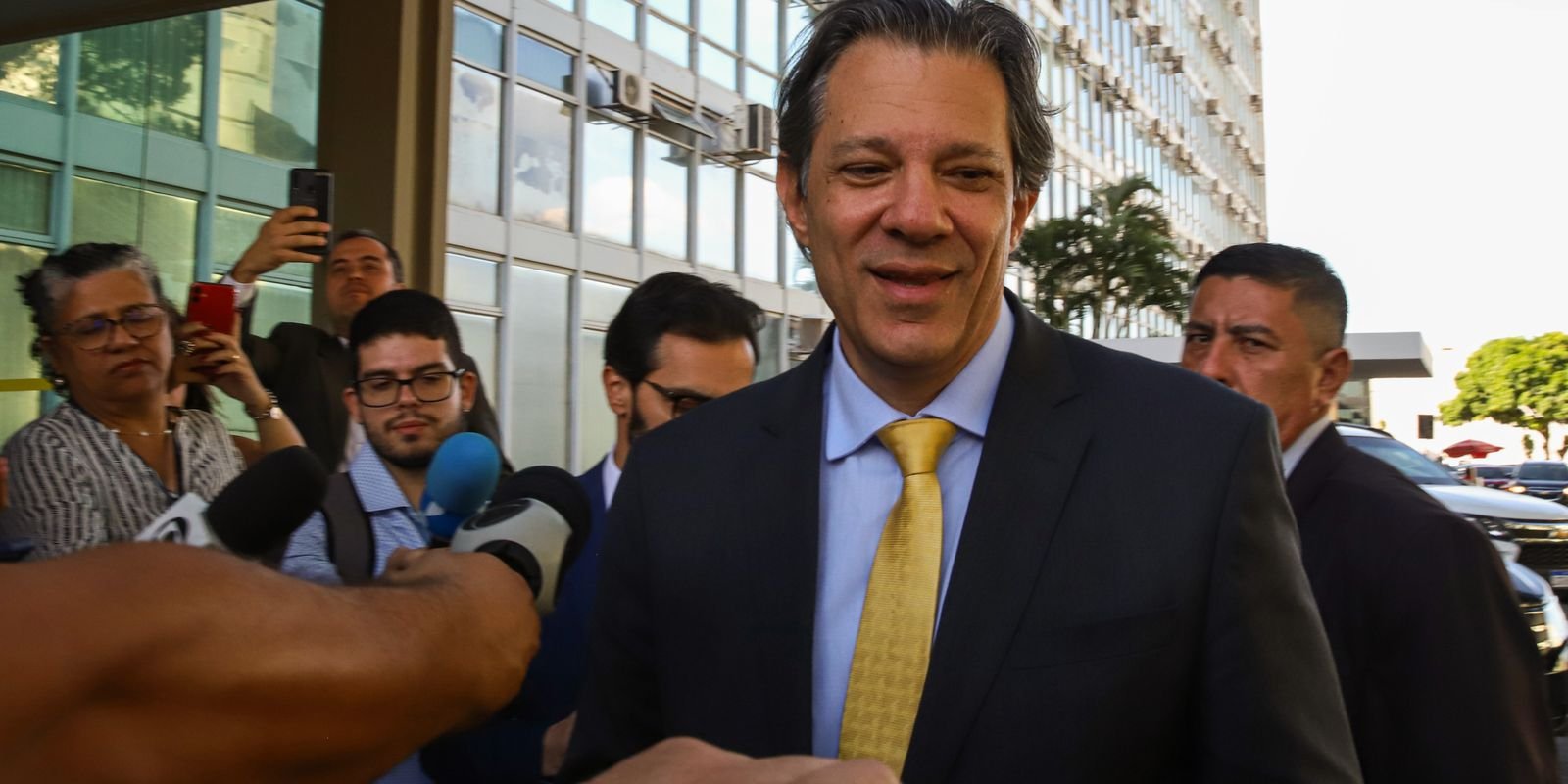 Haddad comemora aprovação da isenção do IR na Câmara: “foi um golaço!” Haddad comemora aprovação da isenção do IR na Câmara: “foi um golaço!”
