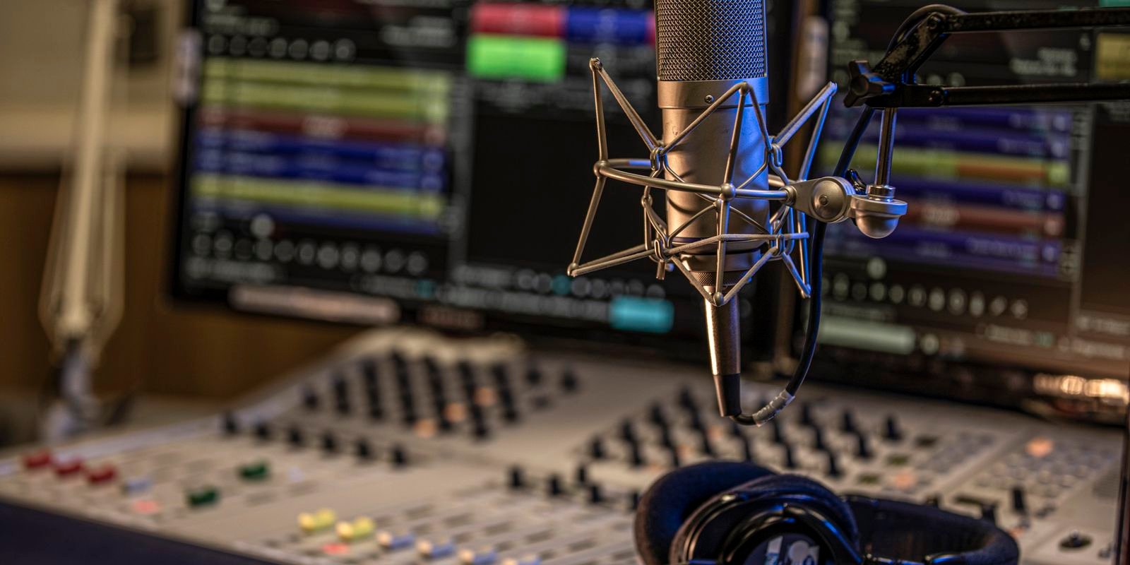 Hoje é Dia: Radioagência Nacional, mulheres e John Lennon em destaque Hoje é Dia: Radioagência Nacional, mulheres e John Lennon em destaque