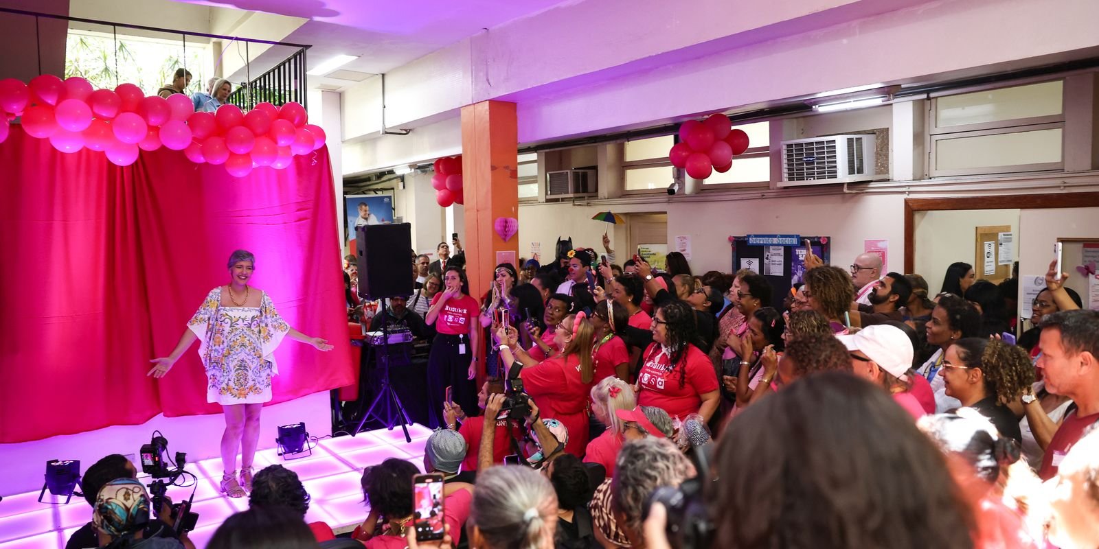 Inca promove autoestima de pacientes em celebração do Outubro Rosa Inca promove autoestima de pacientes em celebração do Outubro Rosa