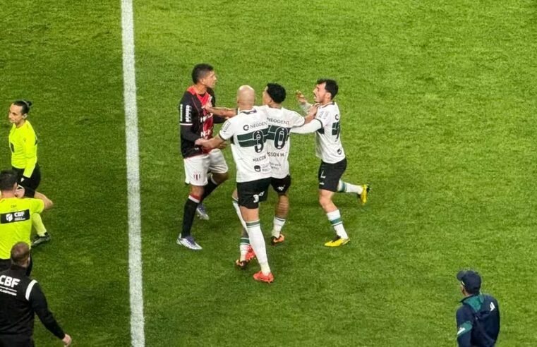 Lateral do Coritiba pede justiça após levar tapa no rosto: ‘Agredido por esse covarde’