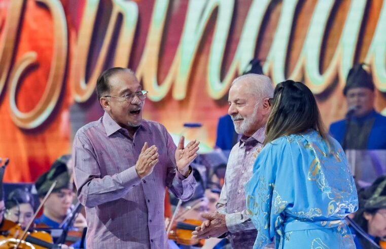 Lula completa 80 anos e se torna o primeiro octogenário no cargo