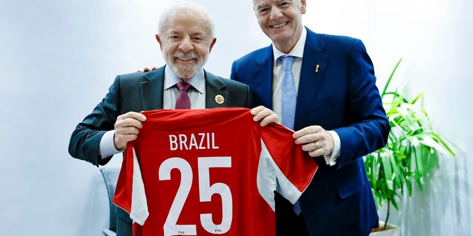 Lula convida presidente da Fifa para conhecer Universidade do Esporte