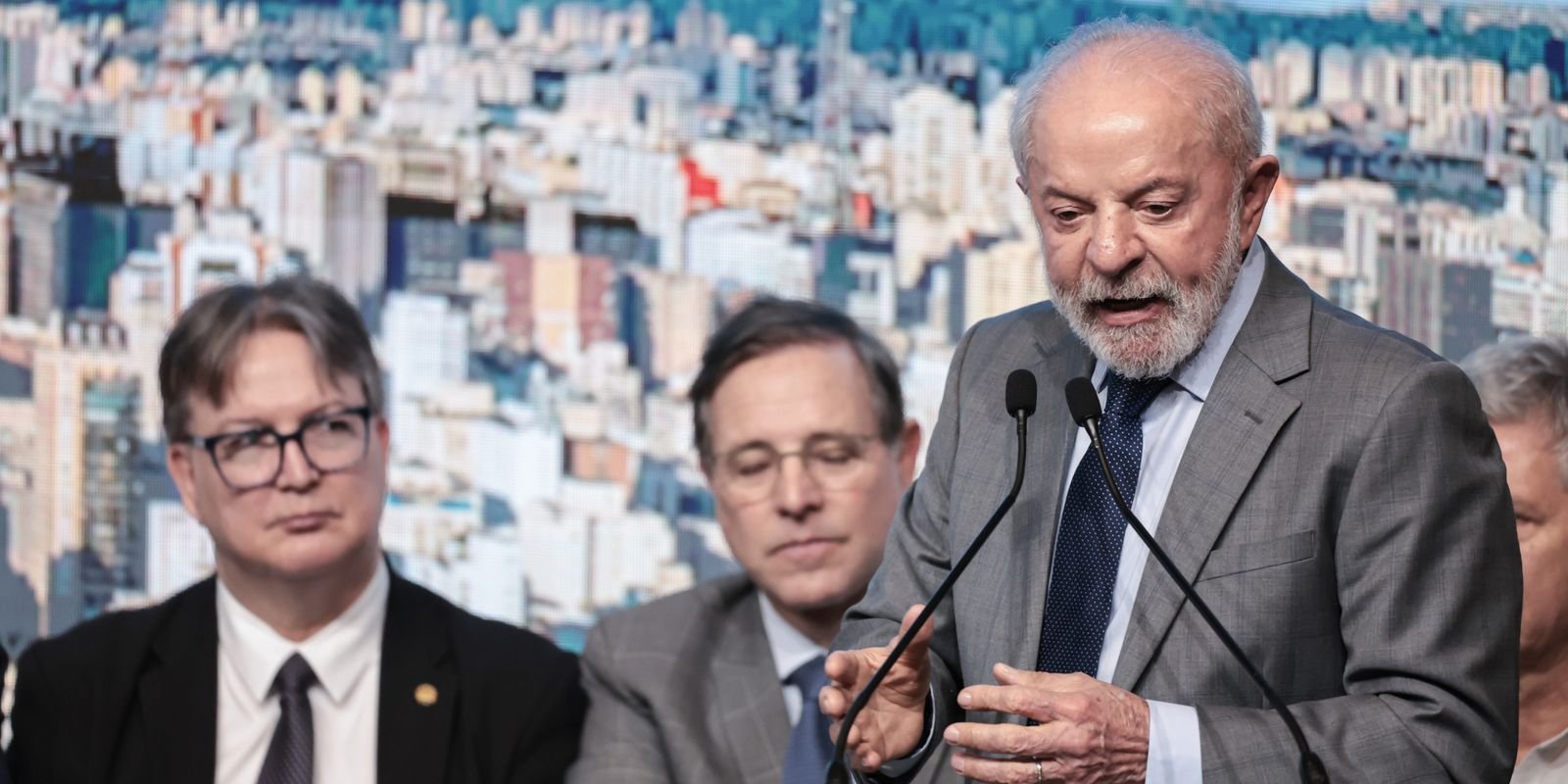 Lula critica decisão do Congresso de não taxar mais ricos, bets e fint Lula critica decisão do Congresso de não taxar mais ricos, bets e fint