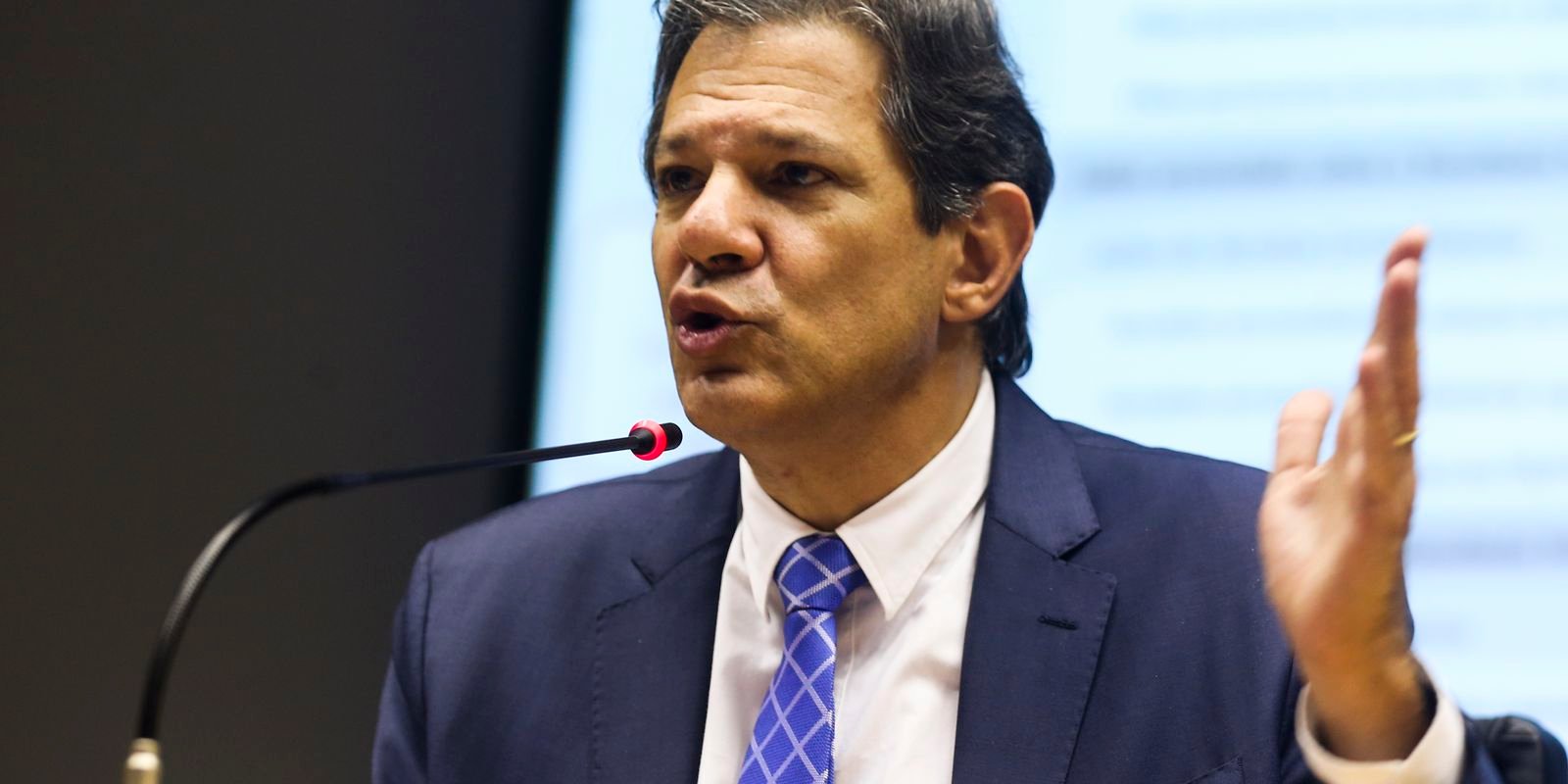 Medidas de corte de gastos serão inseridas em novo projeto, diz Haddad Medidas de corte de gastos serão inseridas em novo projeto, diz Haddad