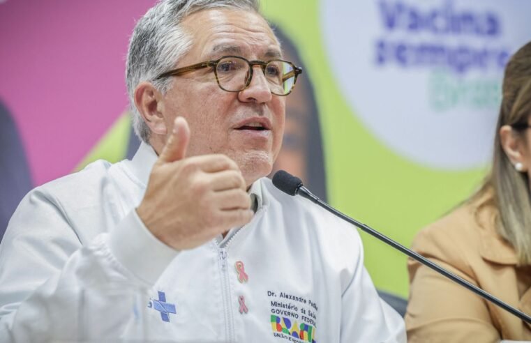Ministro faz apelo por atualização da caderneta vacinal das crianças