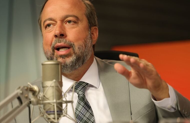 Não foi falta de energia, mas problema técnico, diz ministro Silveira