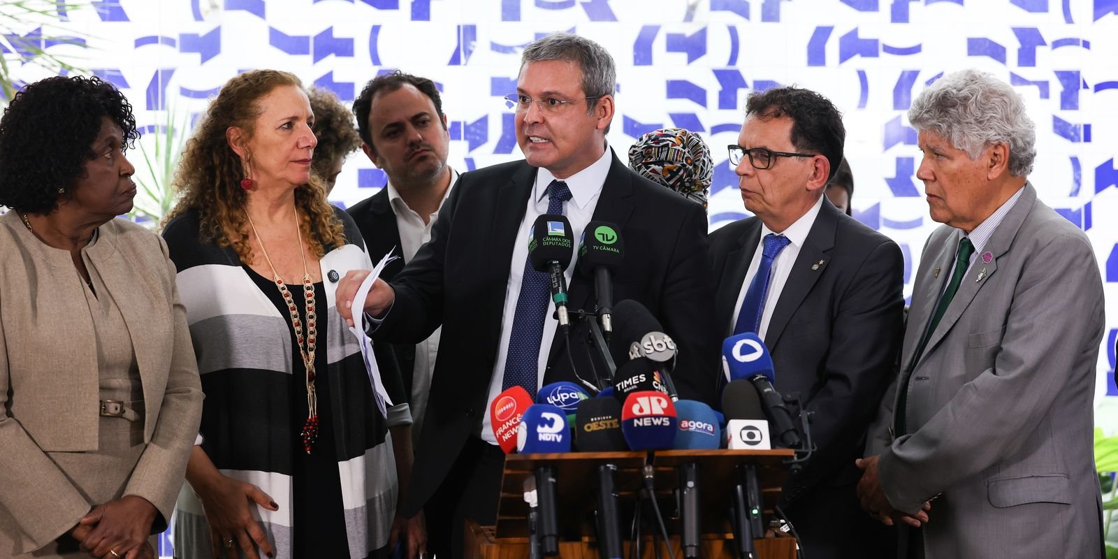 Operação policial no Rio tem críticas e defesas de deputados federais Operação policial no Rio tem críticas e defesas de deputados federais