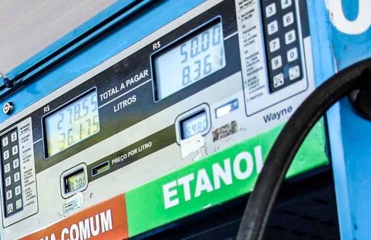 Petrobras reduz preço da gasolina em 4,9% a partir de terça-feira